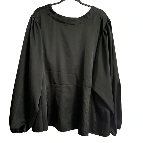 🌴Torrid NWT Satin Button Front Top 5X/28 in Deep Black - Picture 4 of 6